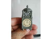 Clock miniature