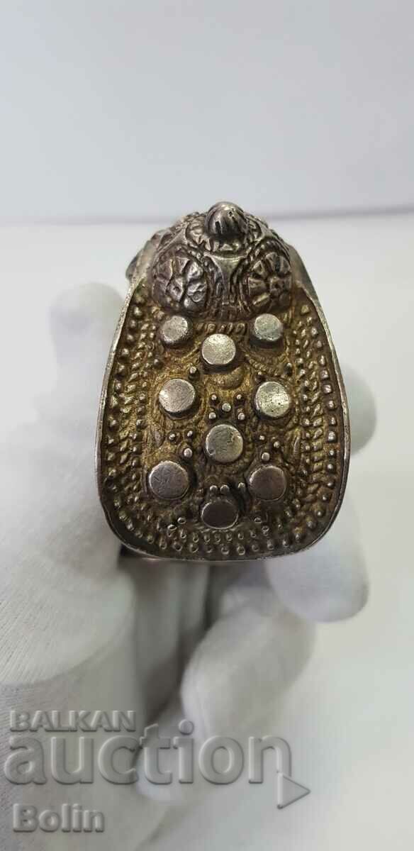 A rare 19th century revival silver slingshot bracelet with gilding - 5