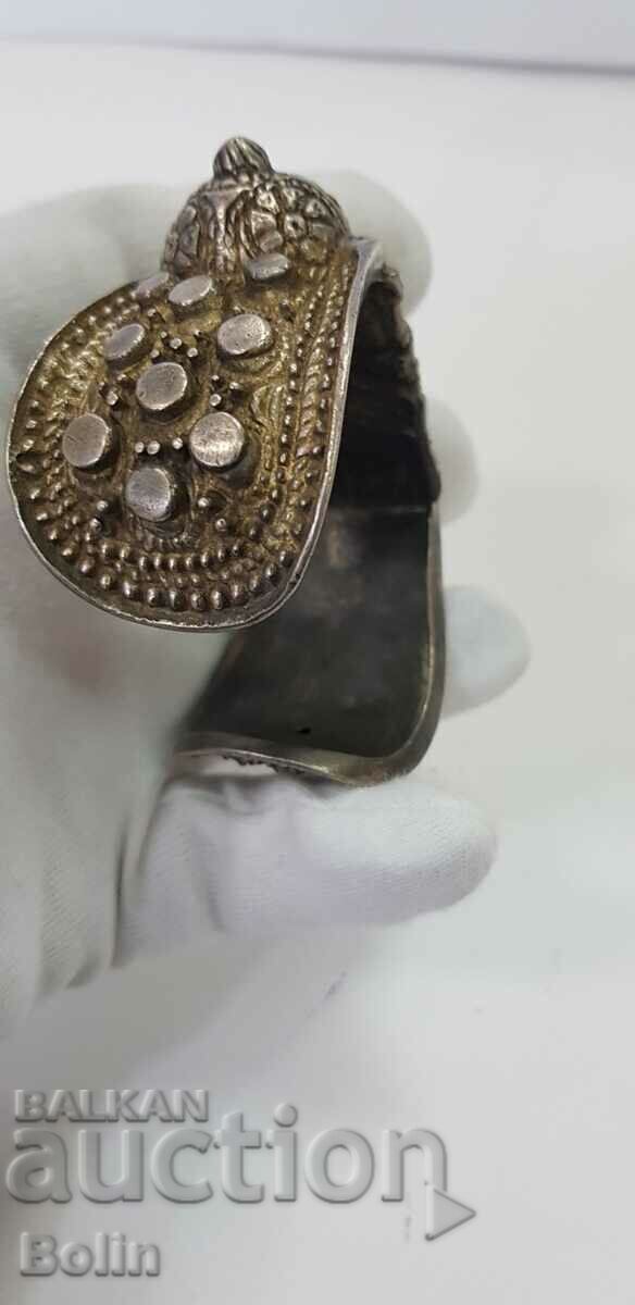 A rare 19th century revival silver slingshot bracelet with gilding - 7