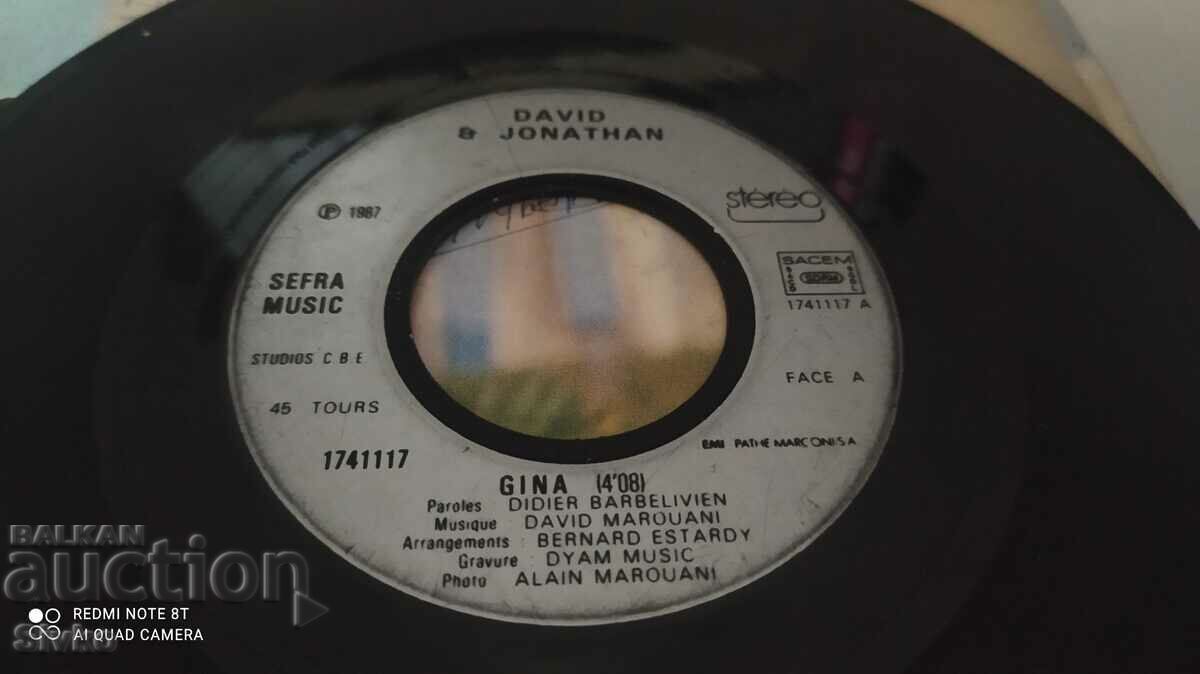 David and JONATHAN Turntable - 5 David and JONATHAN Turntable - 5