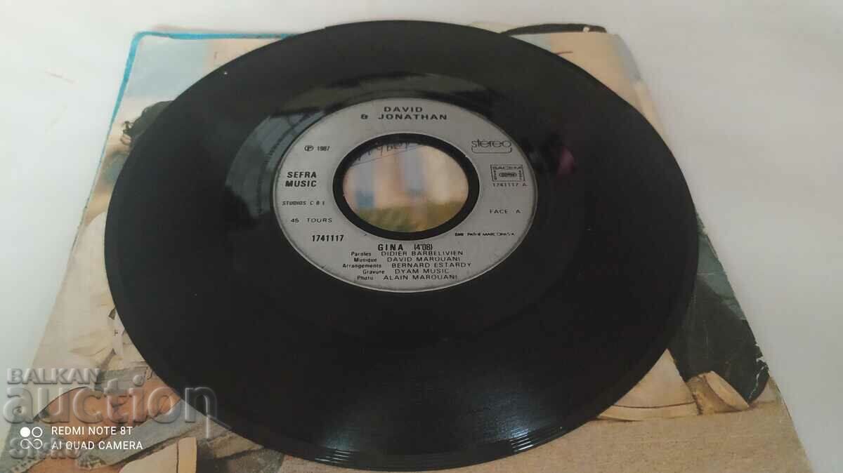 David and JONATHAN Turntable - 6 David and JONATHAN Turntable - 6