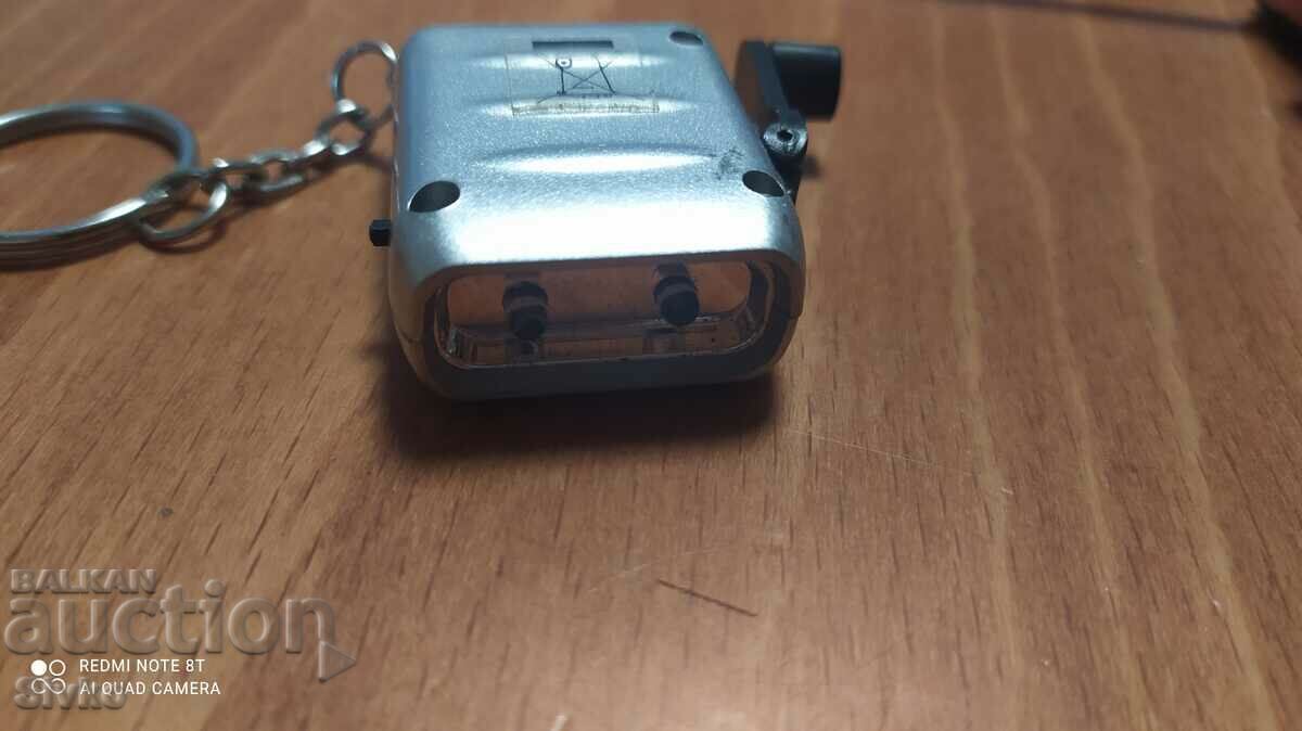 Δημοπρασία Ο στρόφαλος δυναμό θήκης κλειδιού περιστρέφεται και το φως ανάβει Δημοπρασία Ο στρόφαλος δυναμό θήκης κλειδιού περιστρέφεται και το φως ανάβει