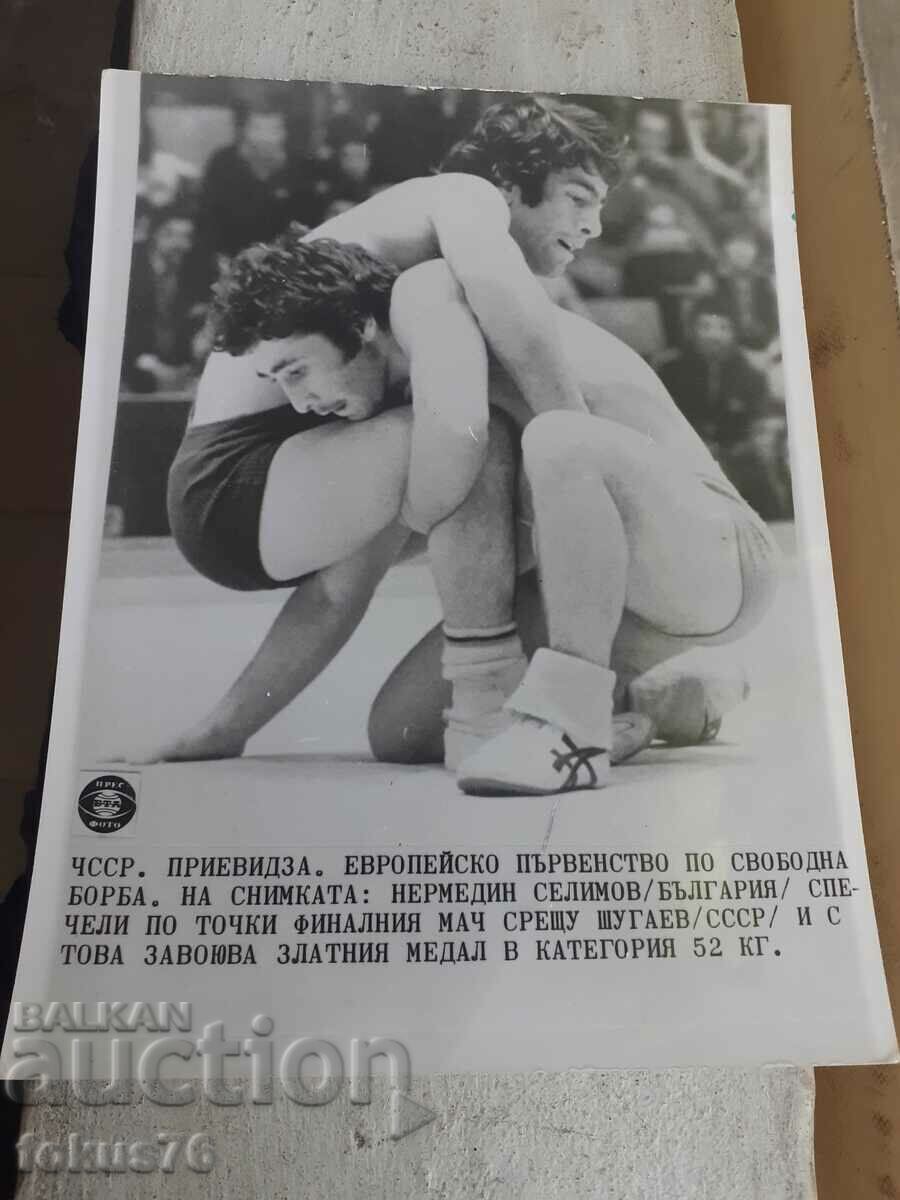Φωτοτυπία Social BTA PressPhoto free wrestling gold. μετάλλιο