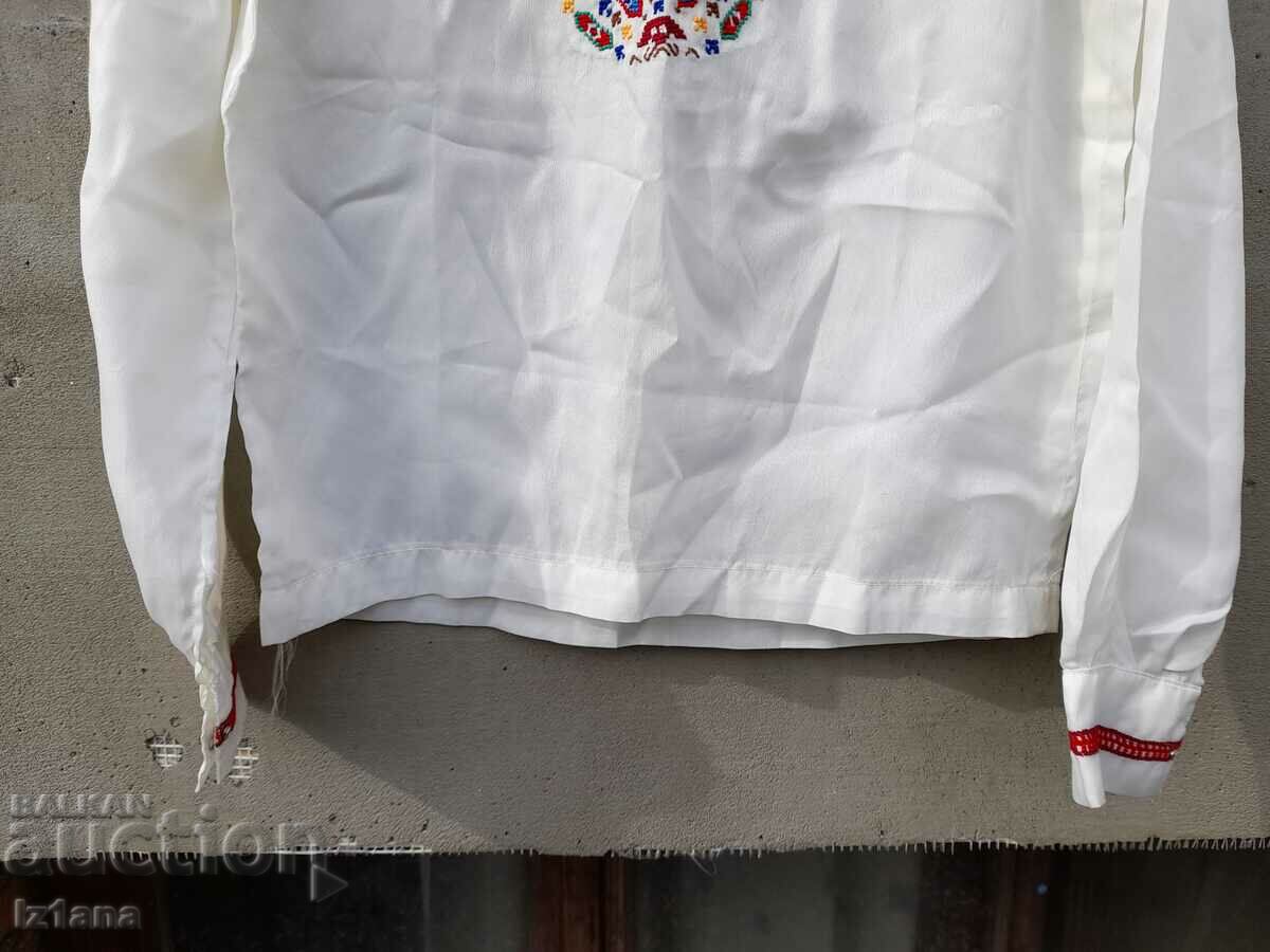 Auction Old Women's Embroidered Dress Shirt Auction Old Women's Embroidered Dress Shirt