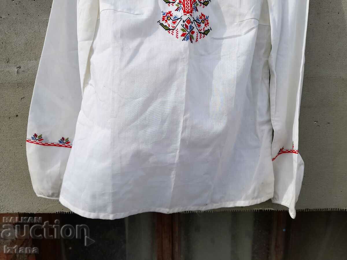 Auction Old Women's Embroidered Dress Shirt Auction Old Women's Embroidered Dress Shirt