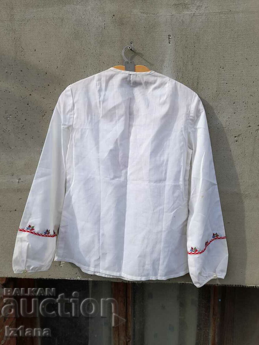 Delivery of Old Women's Embroidered Dress Shirt Delivery of Old Women's Embroidered Dress Shirt