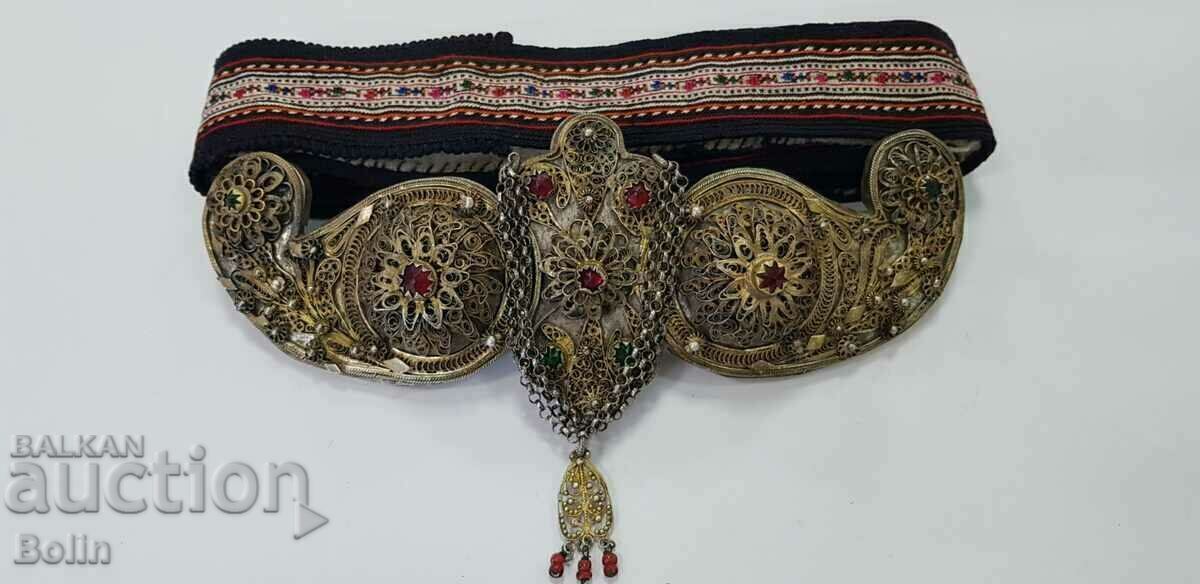 Pafta unică din argint aurit, pafta macedoneană Vardar cu preț 2600.00 BGN | € 1329.36 Pafta unică din argint aurit, pafta macedoneană Vardar cu preț 2600.00 BGN | € 1329.36