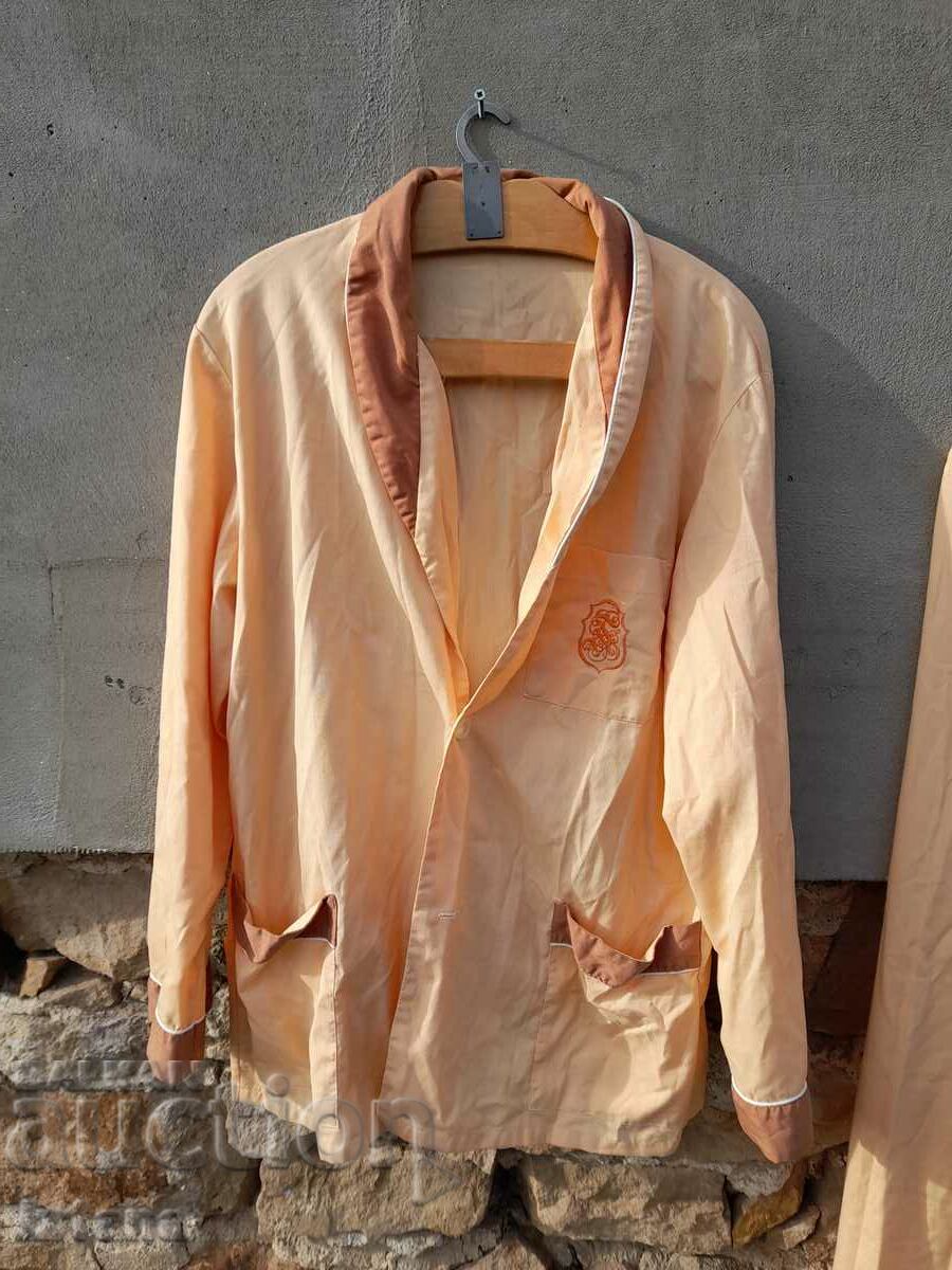 Pijamale bătrâni cu preț 22.00 BGN | € 11.25 Pijamale bătrâni cu preț 22.00 BGN | € 11.25