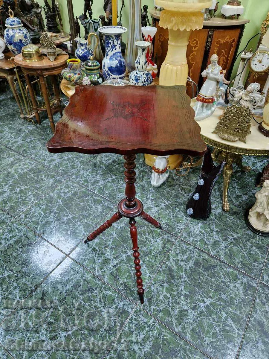 O masă frumoasă antică din lemn masiv belgian