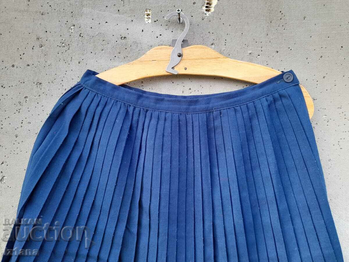 Old school pleated skirt with price 40.00 BGN | € 20.45 Old school pleated skirt with price 40.00 BGN | € 20.45