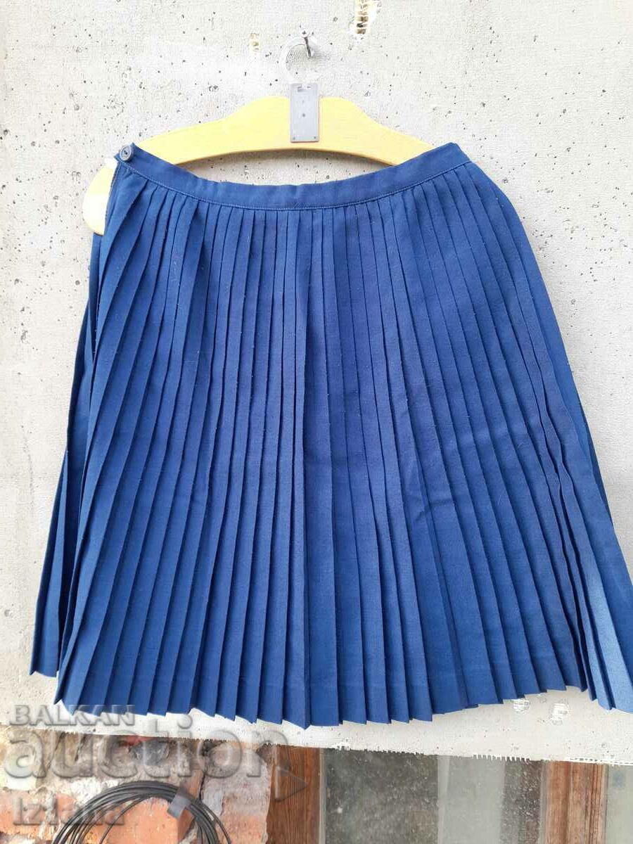 Delivery of Old school pleated skirt Delivery of Old school pleated skirt