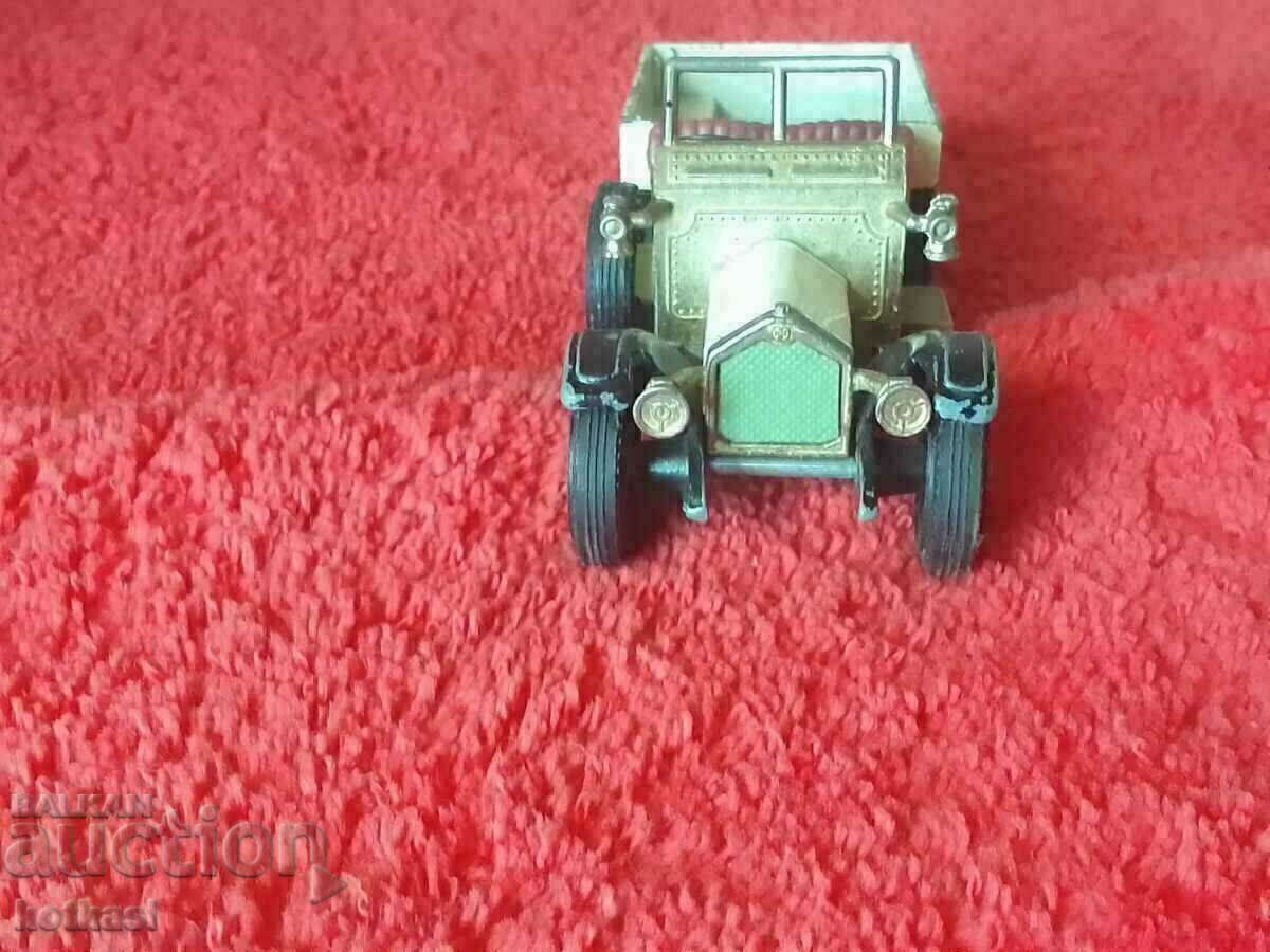 Auction Vintage MATCHBOX Lesney Yesteryear 1973 Metal Car Auction Vintage MATCHBOX Lesney Yesteryear 1973 Metal Car