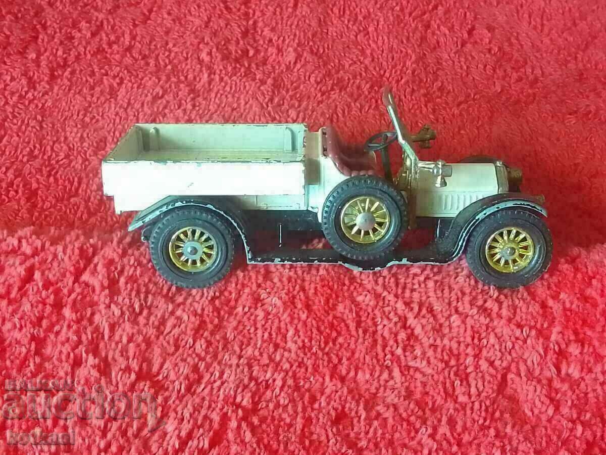 Delivery of Vintage MATCHBOX Lesney Yesteryear 1973 Metal Car Delivery of Vintage MATCHBOX Lesney Yesteryear 1973 Metal Car