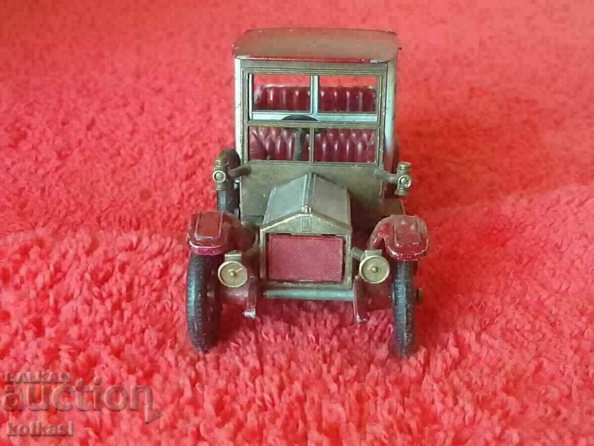 Licitație Cutie de chibrituri din metal model vechi Lesney Anul trecut 1912 ROLLS-ROYCE Licitație Cutie de chibrituri din metal model vechi Lesney Anul trecut 1912 ROLLS-ROYCE