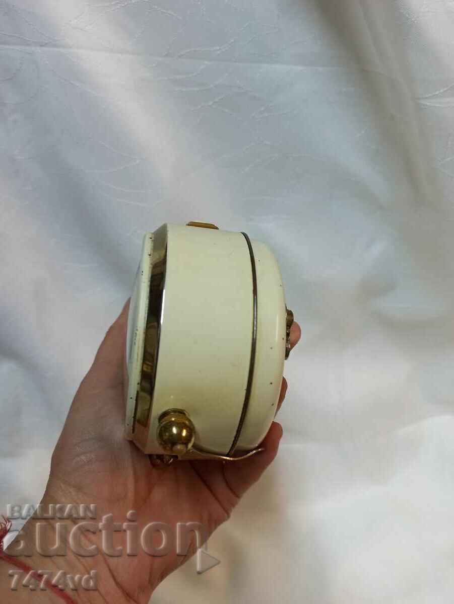Delivery of Old alarm clock Junghans Trivox Vintage 50-60 years Delivery of Old alarm clock Junghans Trivox Vintage 50-60 years