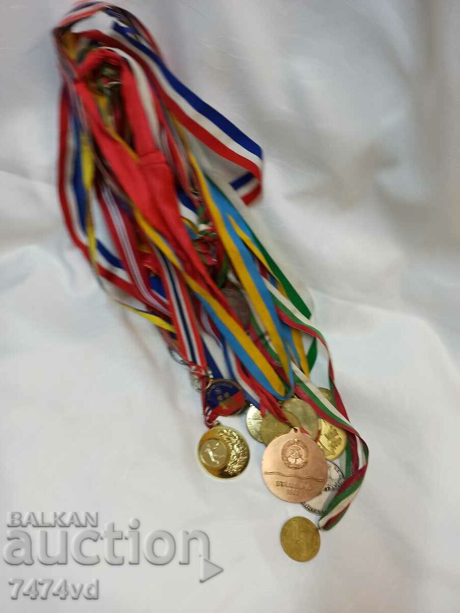 COLLECTION OF 16 MEDALS with price 50.00 BGN | € 25.56 COLLECTION OF 16 MEDALS with price 50.00 BGN | € 25.56