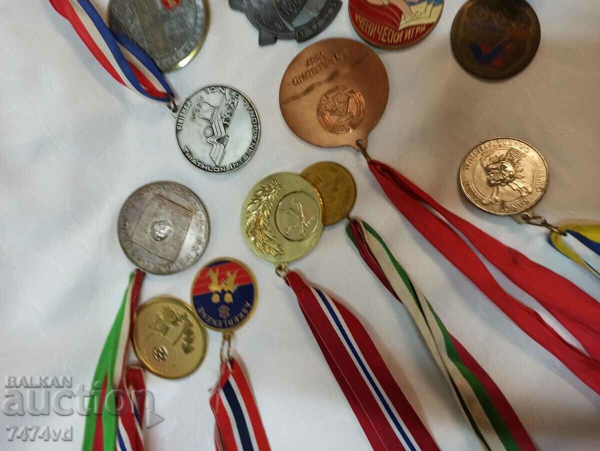 Auction COLLECTION OF 16 MEDALS Auction COLLECTION OF 16 MEDALS