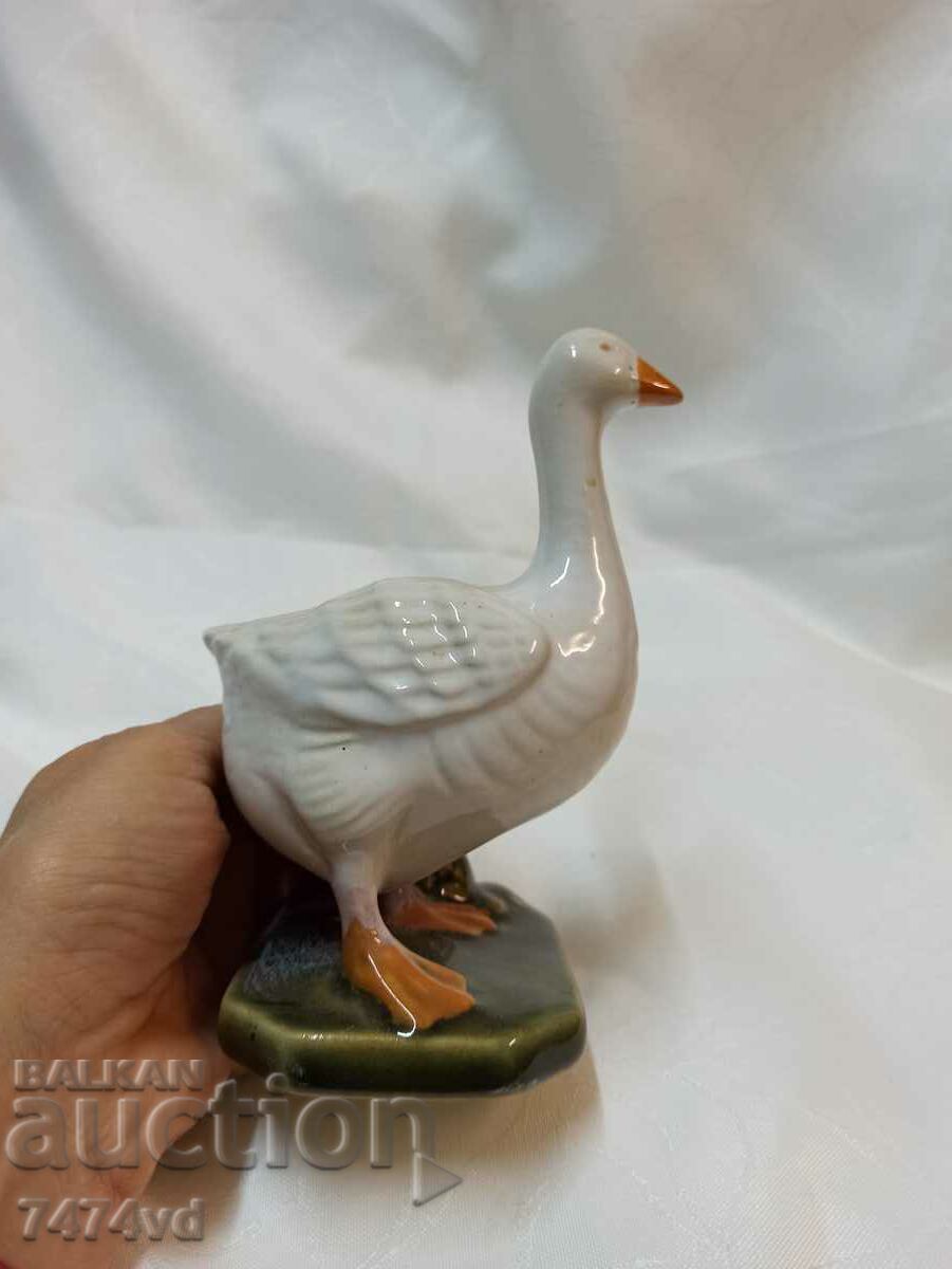 OLD CERAMIC, DR FIGURE OF A GOOSE - 5 OLD CERAMIC, DR FIGURE OF A GOOSE - 5