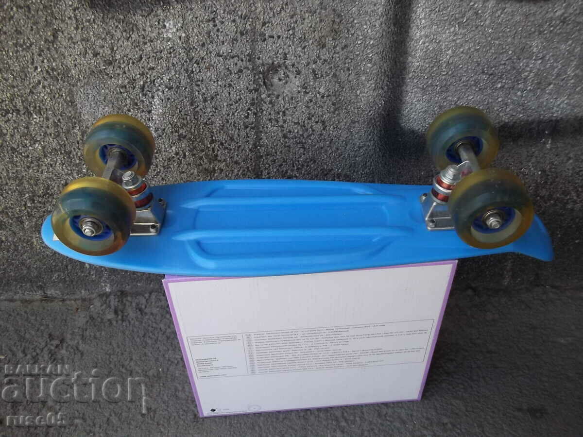 Delivery of Pennyboard with light up wheels