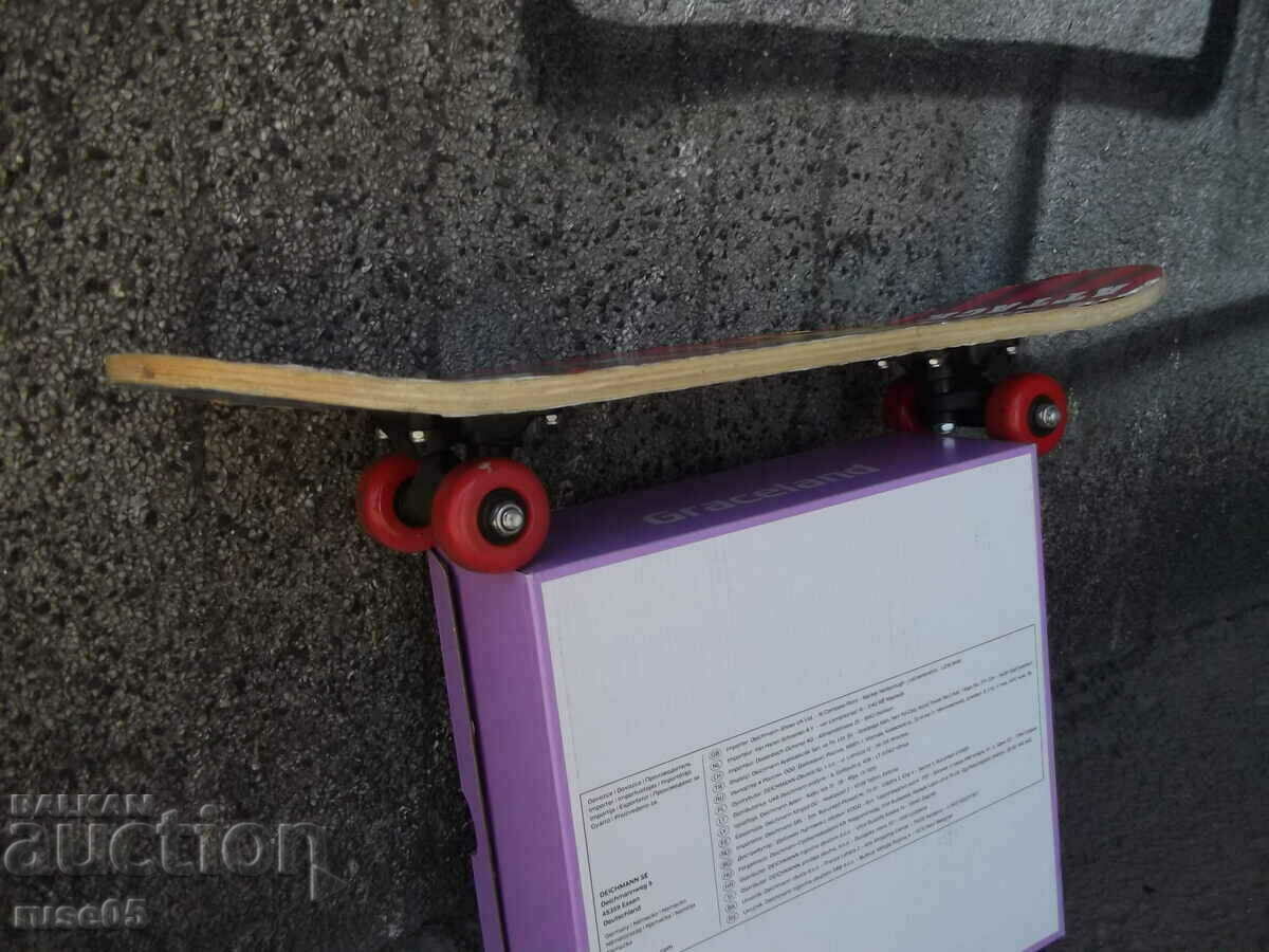 Skateboard - 1 - 7 Skateboard - 1 - 7