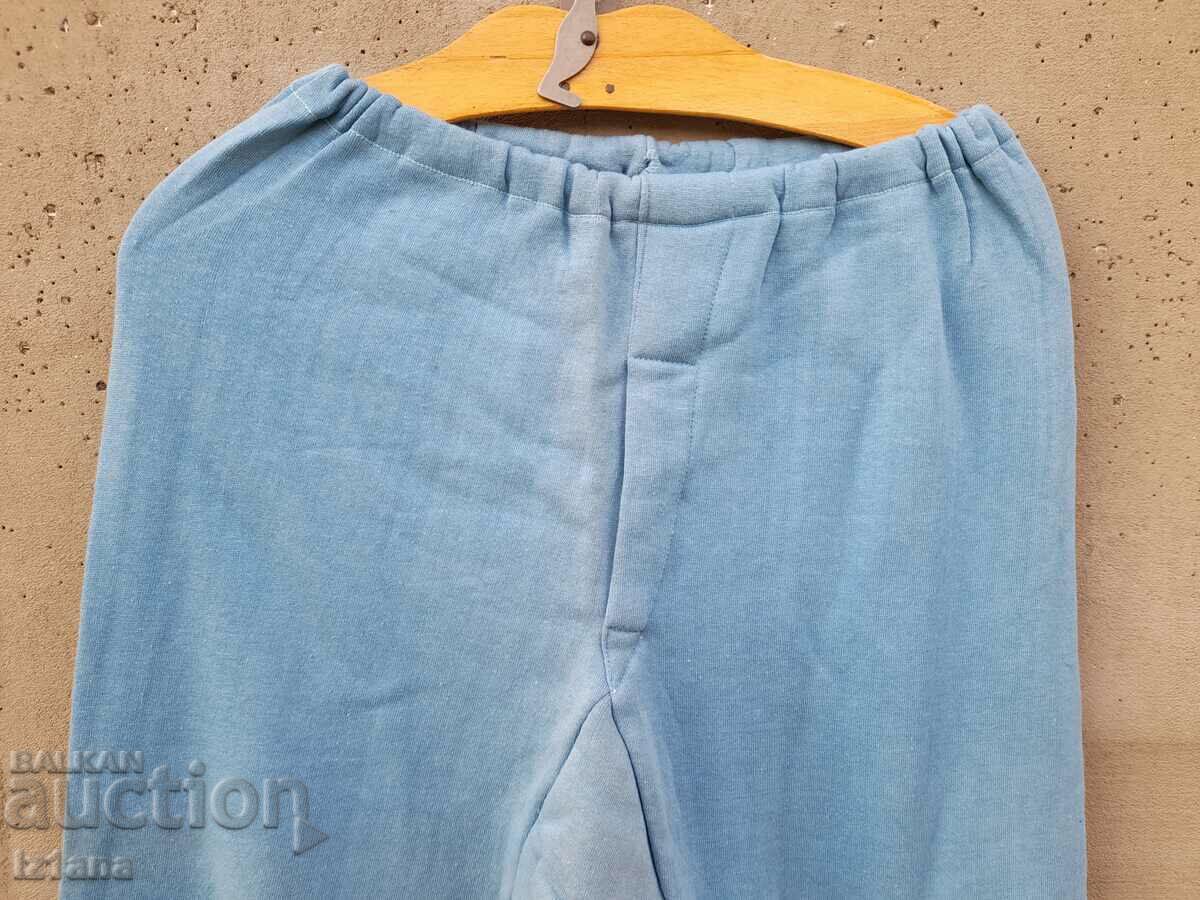 Pantaloni lungi matlasați vechi cu preț 26.00 BGN | € 13.29 Pantaloni lungi matlasați vechi cu preț 26.00 BGN | € 13.29