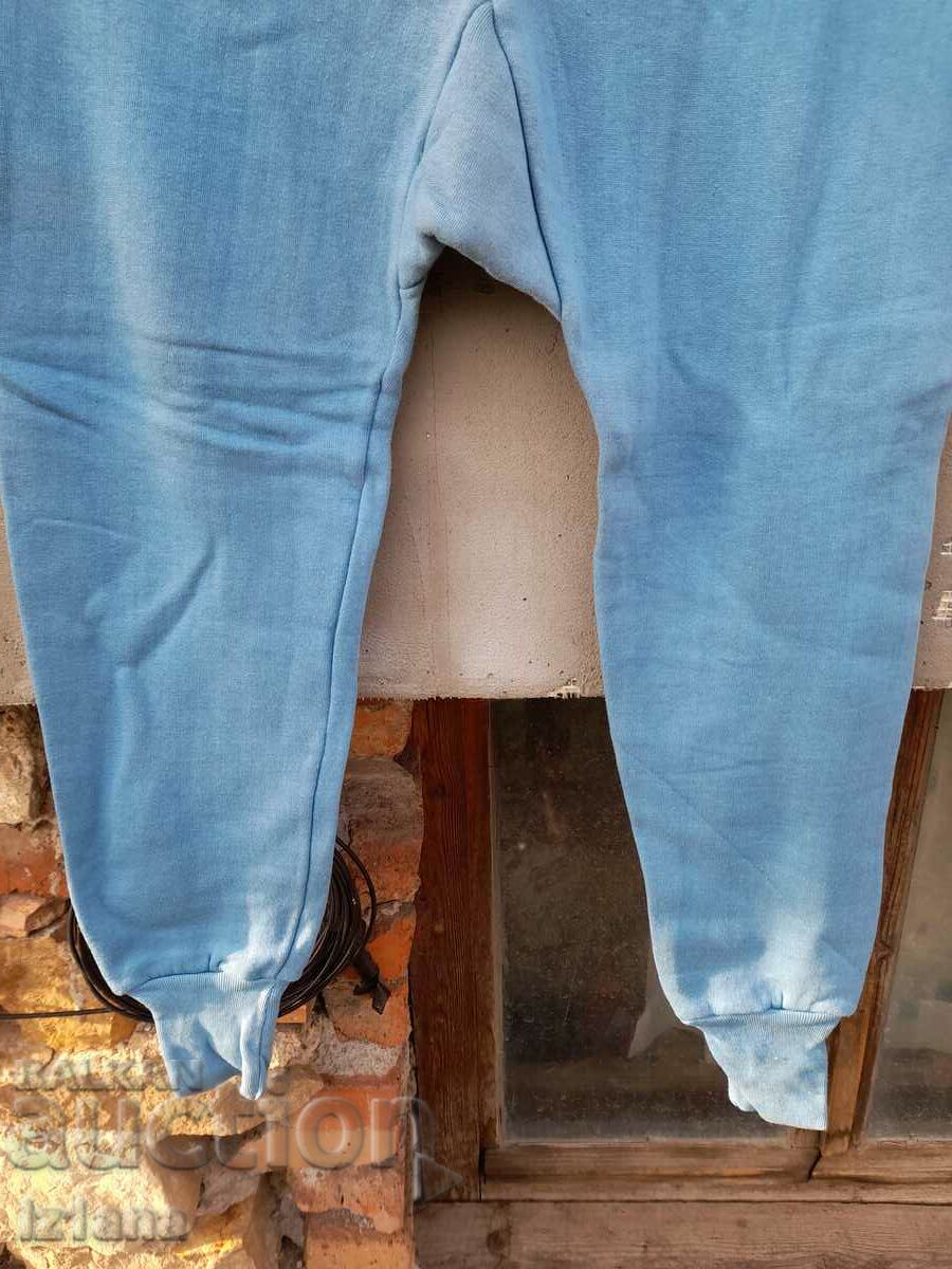 Licitație Pantaloni lungi matlasați vechi Licitație Pantaloni lungi matlasați vechi