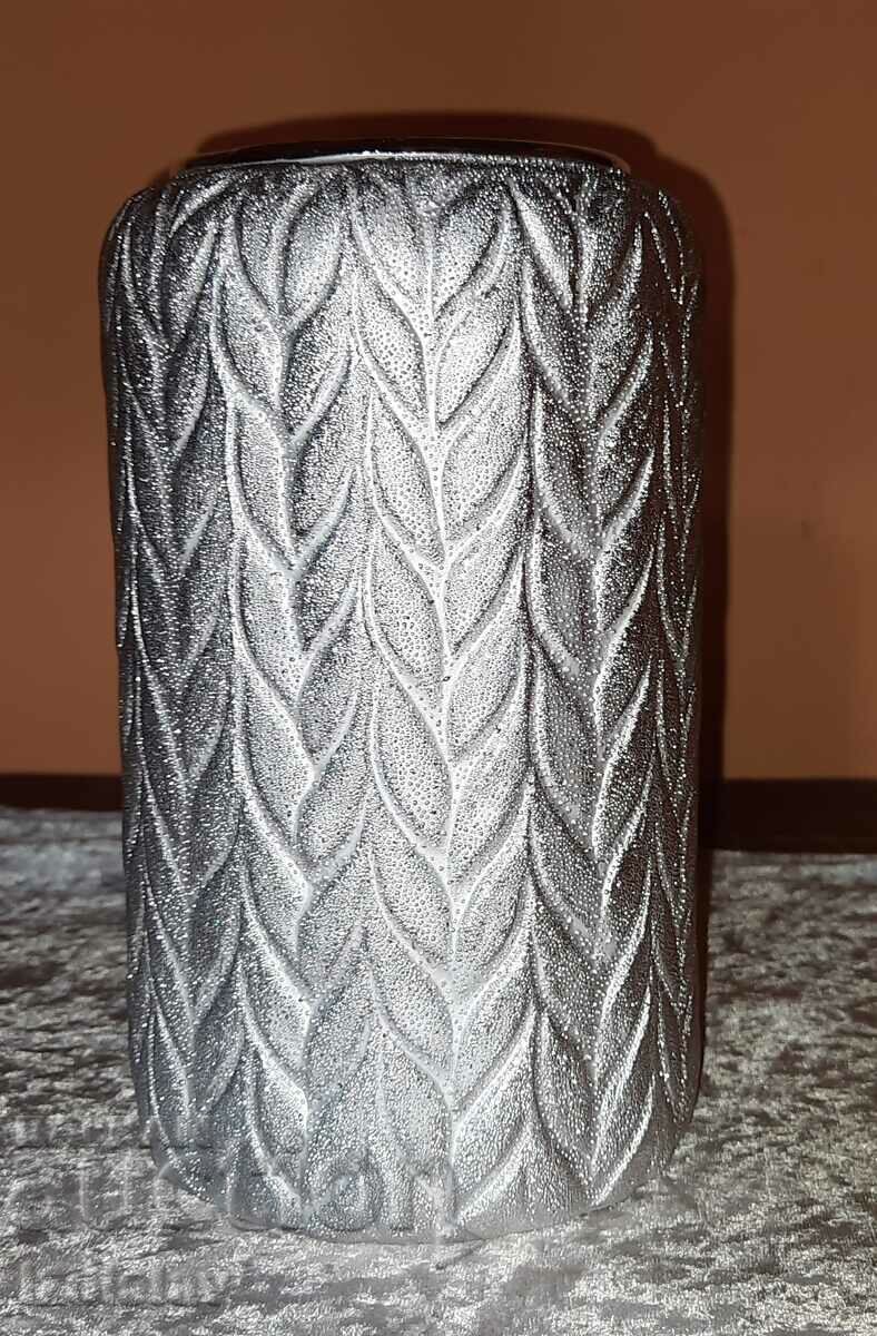 Auction Interior vase Auction Interior vase