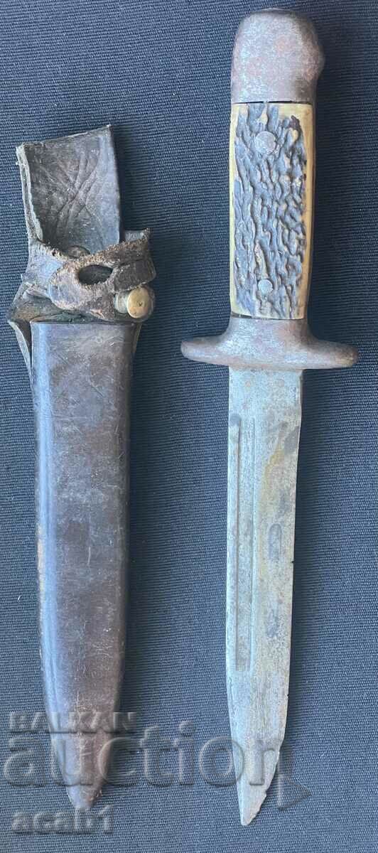 Knife of the Dnevalni Bony Chirons with price 89.99 BGN | € 46.01 Knife of the Dnevalni Bony Chirons with price 89.99 BGN | € 46.01