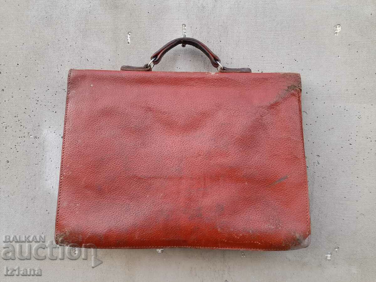 Стара ученическа чанта с цена 55.00 лв. | € 28.12 Стара ученическа чанта с цена 55.00 лв. | € 28.12