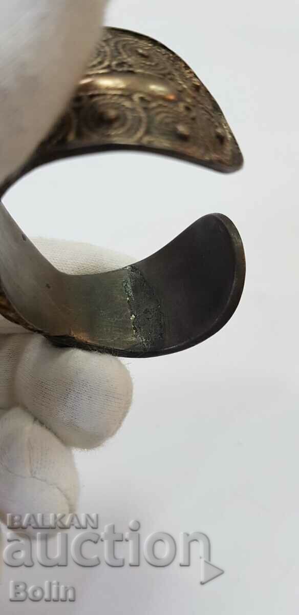 A very rare model of a gilt revival slingshot bracelet - 7 A very rare model of a gilt revival slingshot bracelet - 7