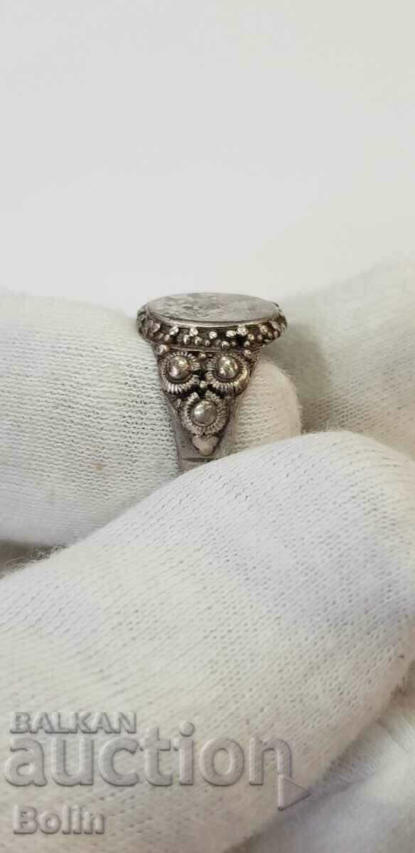 Auction A beautiful silver Renaissance ring - 19th century Auction A beautiful silver Renaissance ring - 19th century