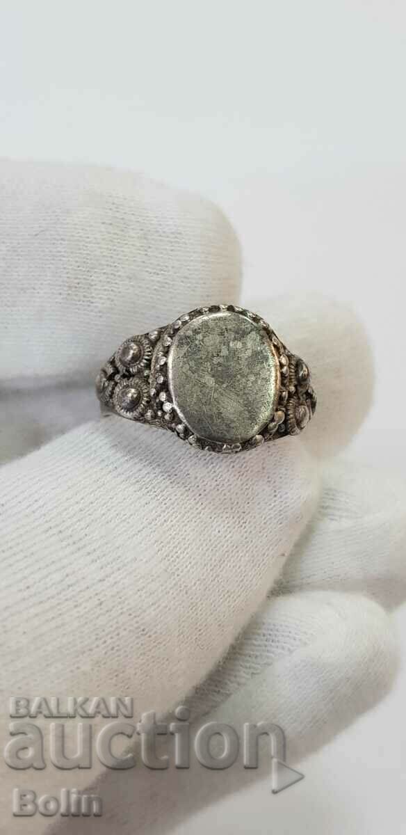Un frumos inel renascentist din argint - secolul al XIX-lea