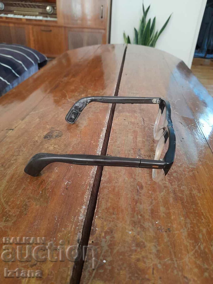 Old glasses Hearing aid with price 32.00 BGN | € 16.36 Old glasses Hearing aid with price 32.00 BGN | € 16.36