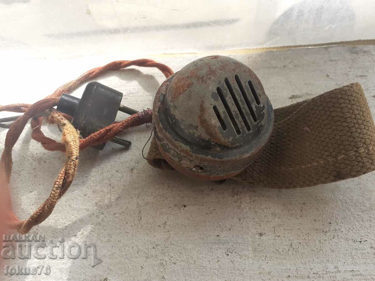 Un telefon vechi de la un post de radio sau radio cred că militar cu preț 45.00 BGN | € 23.01