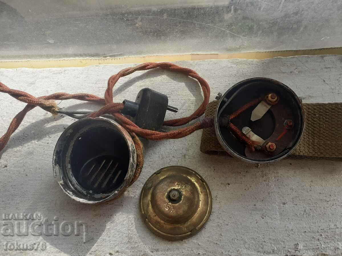 Livrarea Un telefon vechi de la un post de radio sau radio cred că militar