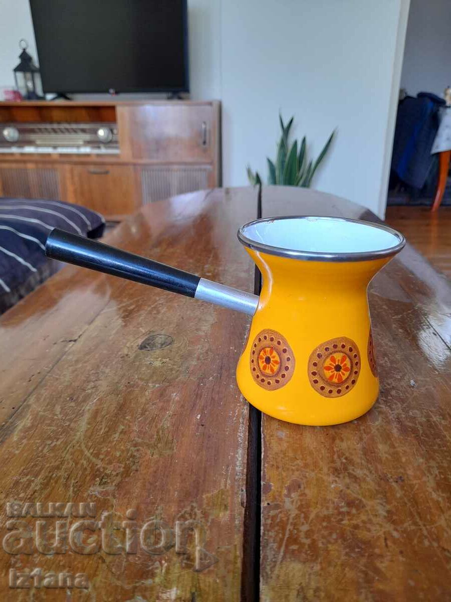 Auction Old enameled cezve Auction Old enameled cezve