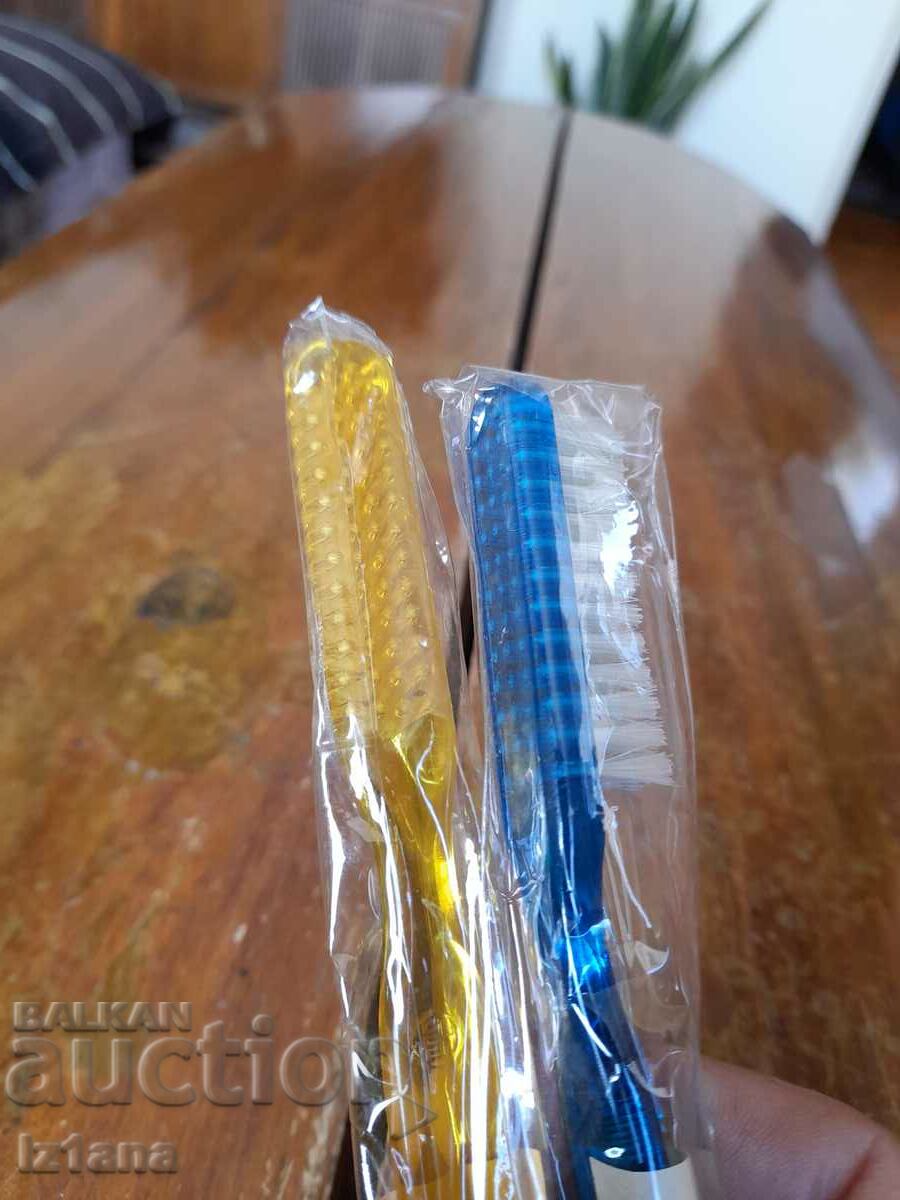 Old brush, Teteven toothbrushes with price 16.00 BGN | € 8.18 Old brush, Teteven toothbrushes with price 16.00 BGN | € 8.18