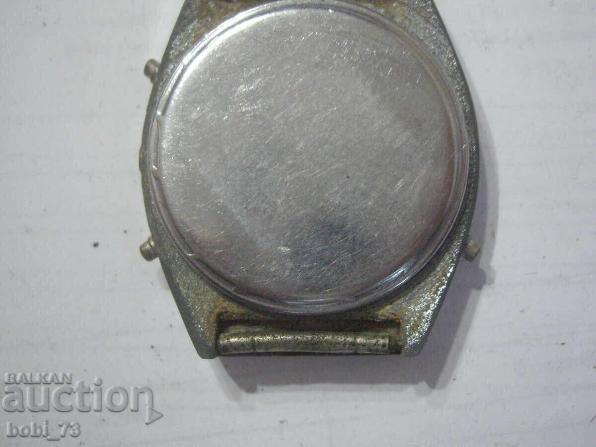 An old electronic clock does not work. with price 30.00 BGN | € 15.34 An old electronic clock does not work. with price 30.00 BGN | € 15.34