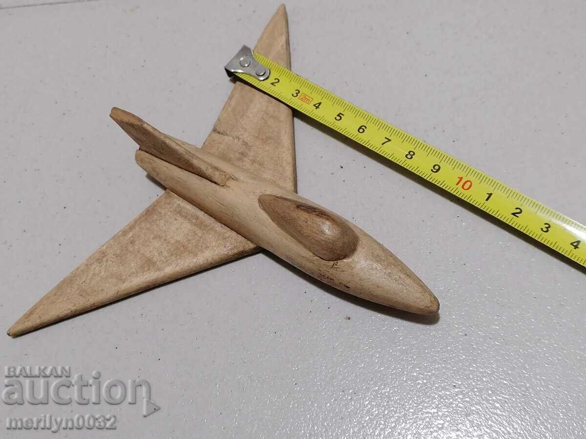 Παράδοση Παιδικό παιχνίδι αεροπλάνο από ξύλο Παράδοση Παιδικό παιχνίδι αεροπλάνο από ξύλο