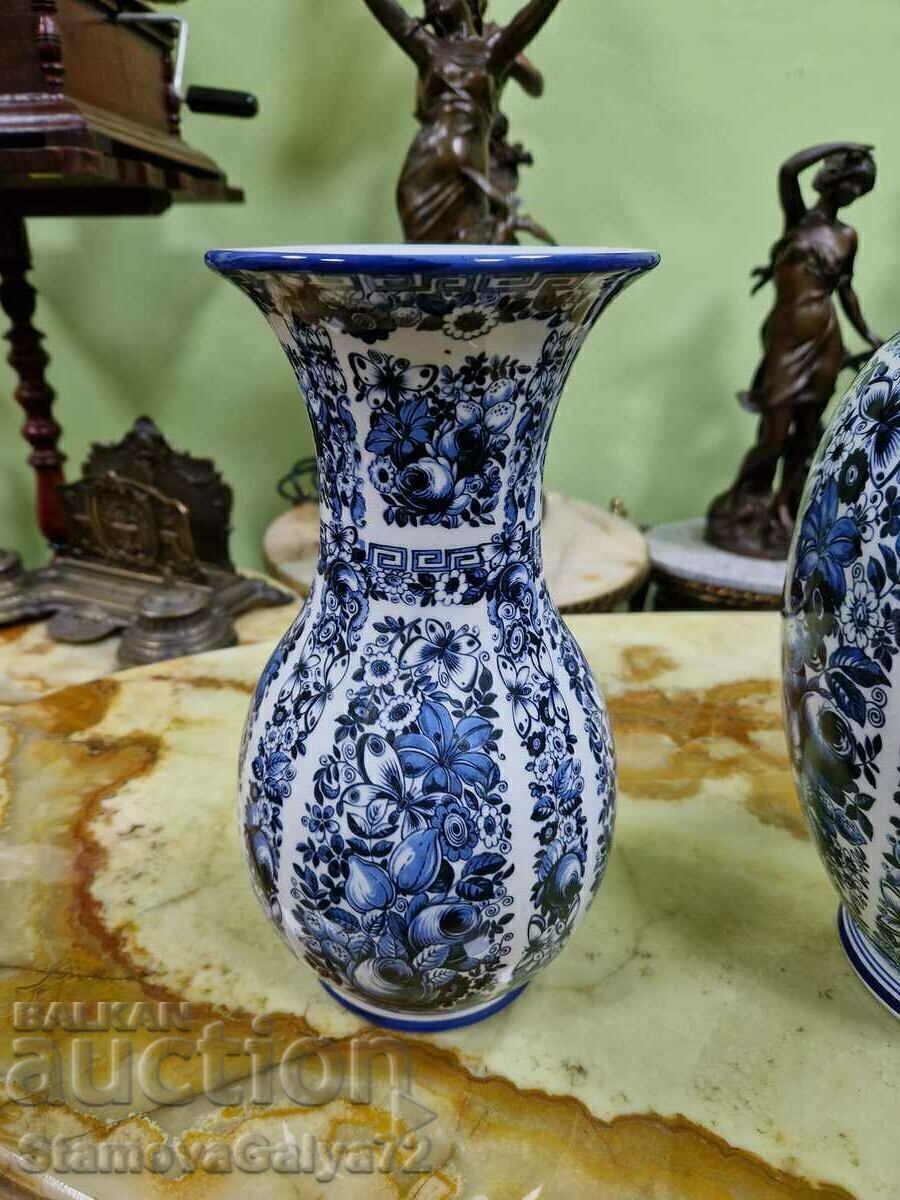 Delivery of Unique antique set of Delft porcelain vases