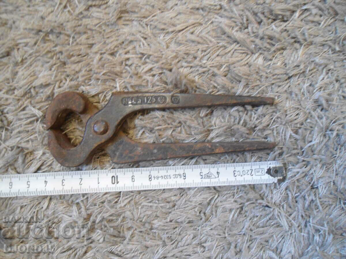 Old small pliers, marking with price 5.00 BGN | € 2.56 Old small pliers, marking with price 5.00 BGN | € 2.56
