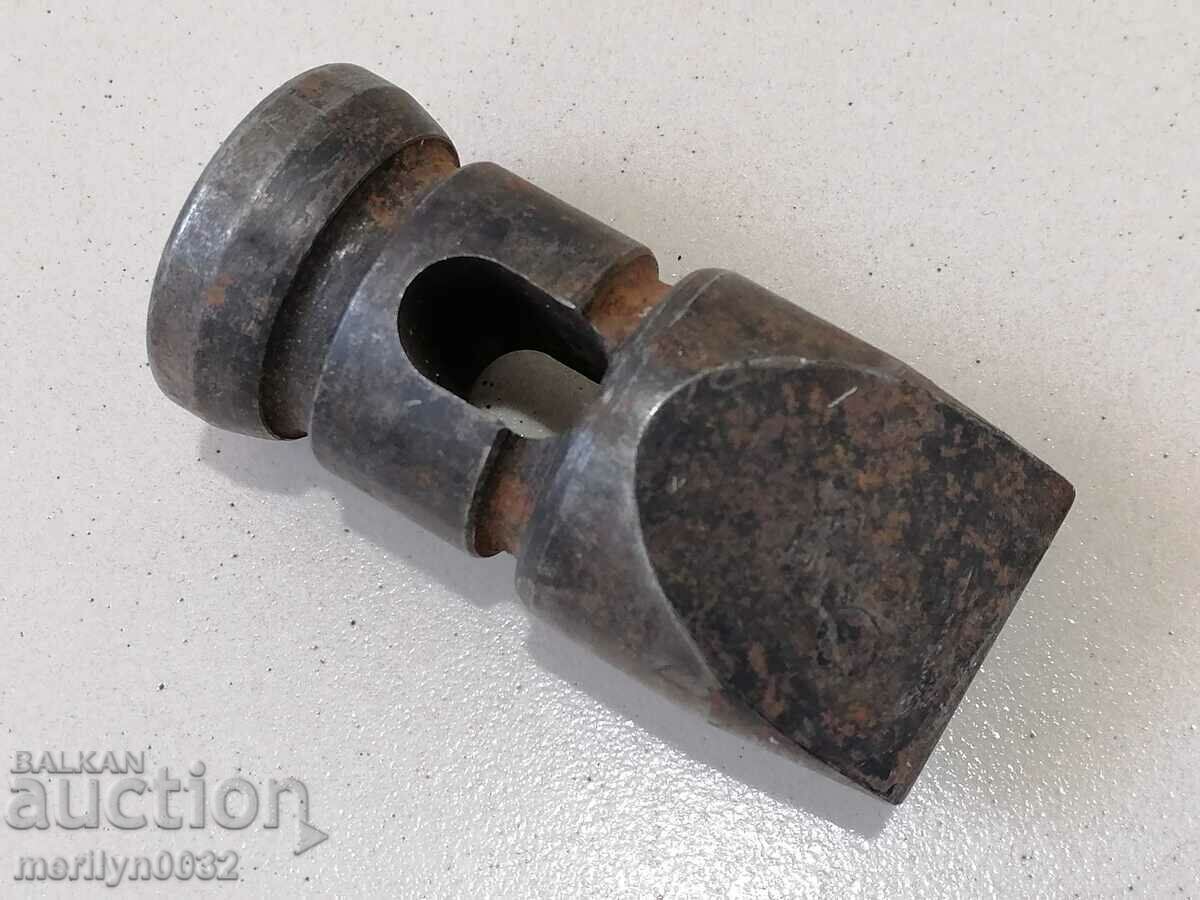 Παλιό προφίλ σιδηρουργικό σφυρί με τιμή 51.00 BGN | € 26.08