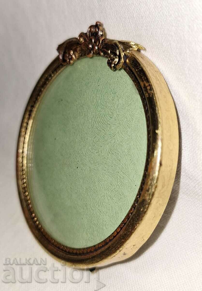 Auction  Antique desktop photo frame with glass
