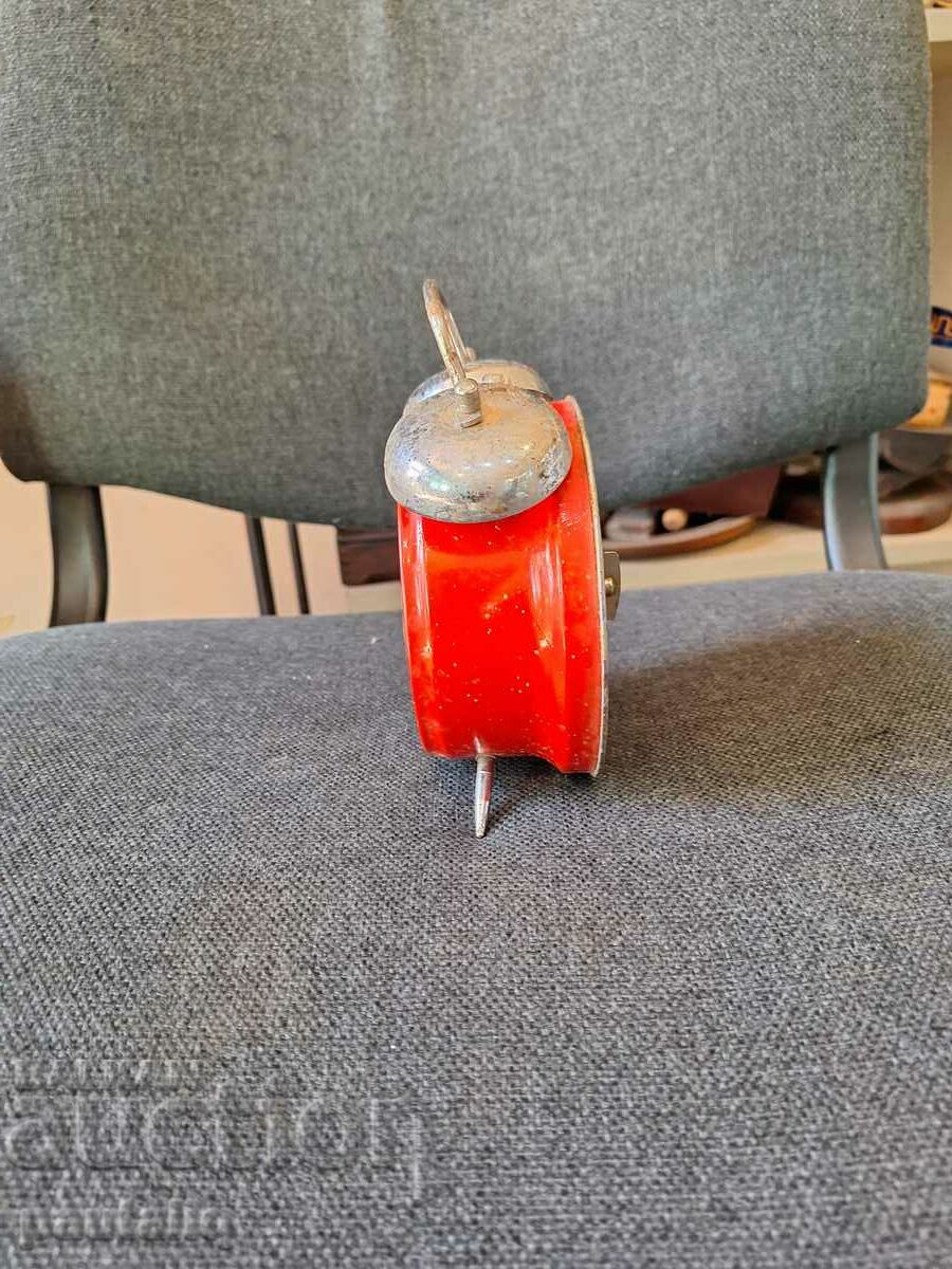 Delivery of COLLECTIBLE ALARM CLOCK CHINESE WITH HEN Delivery of COLLECTIBLE ALARM CLOCK CHINESE WITH HEN