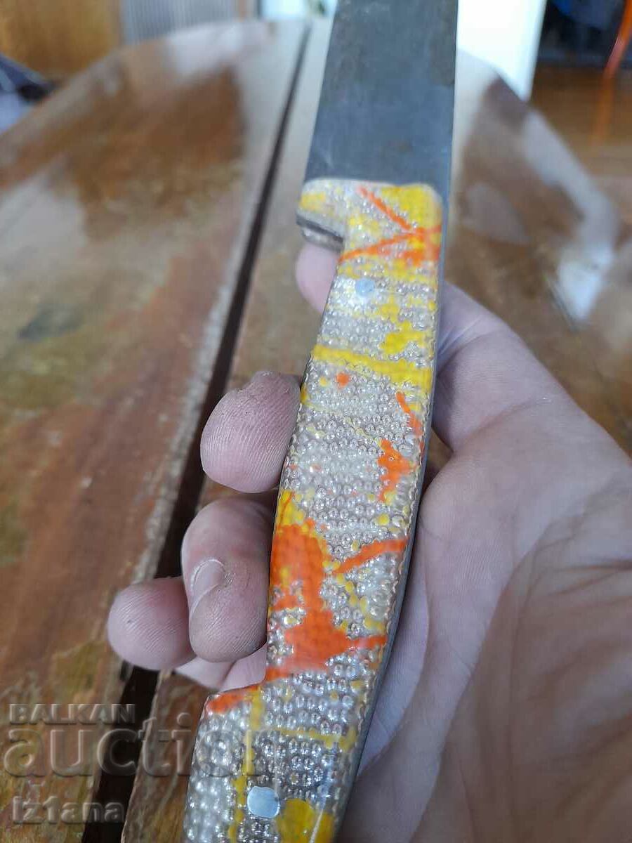 Delivery of An old knife