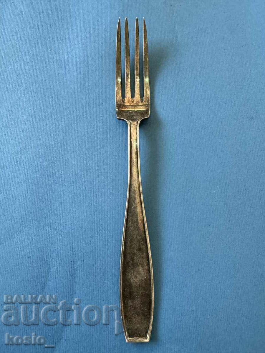 O furculiță de argint veche