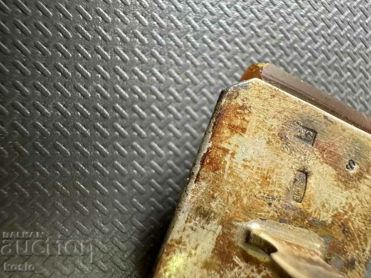 Παράδοση Παλιές ασημένιες μανσέτες με κεχριμπαρένιο