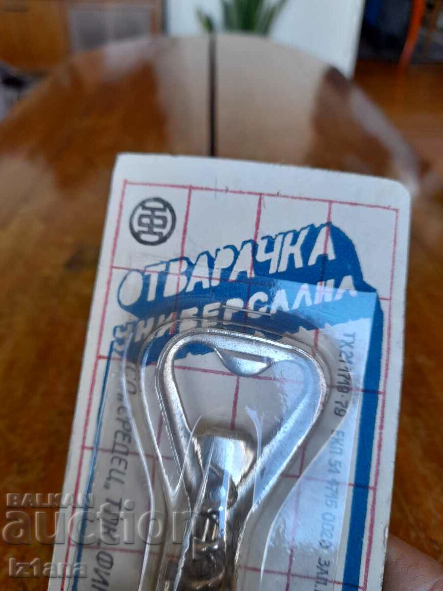 Auction  An old universal opener