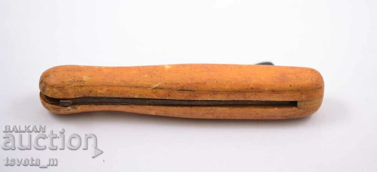 Овощарски нож с дървена дръжка