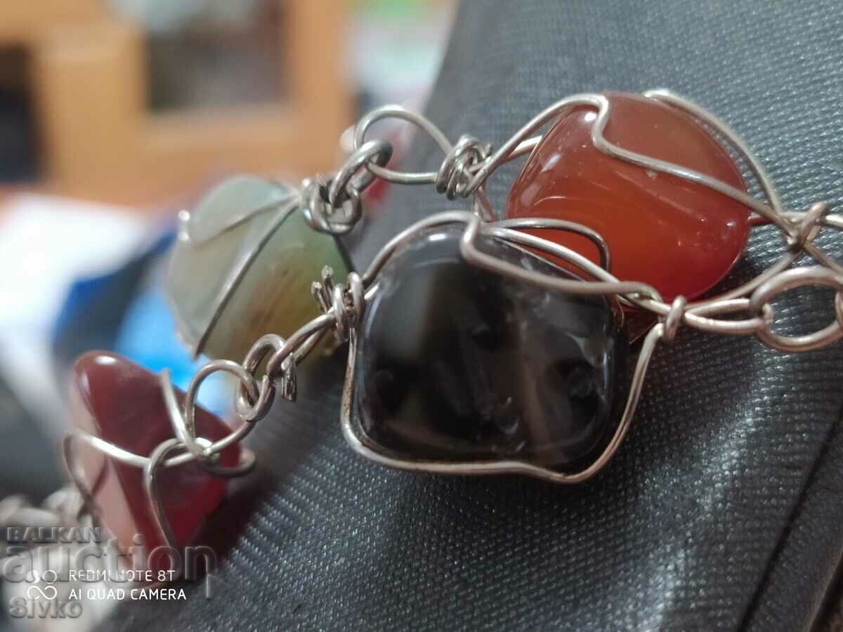 Δημοπρασία Κολιέ με φυσικές πέτρες Δημοπρασία Κολιέ με φυσικές πέτρες